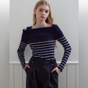 Super chic unbalanced off-shoulder sweater navy (NWT)